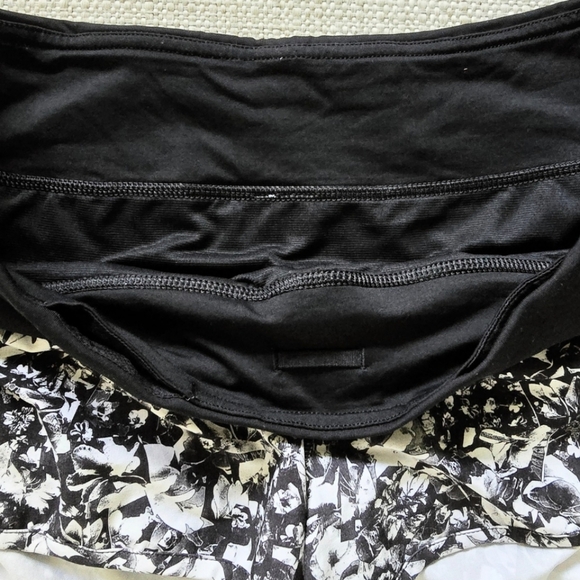 Lululemon Speed Short 4-way Stretch 2.5" Mash Up White Black Size 8 - Picture 7 of 10